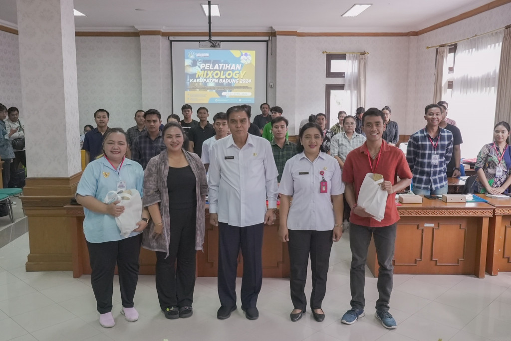 Dinas Koperasi, Usaha Kecil Menengah dan Perdagangan Kabupaten Badung menggelar Pembukaan Pelatihan Mixologi